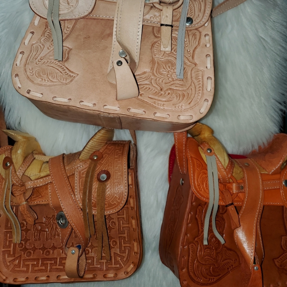 Saddle purses